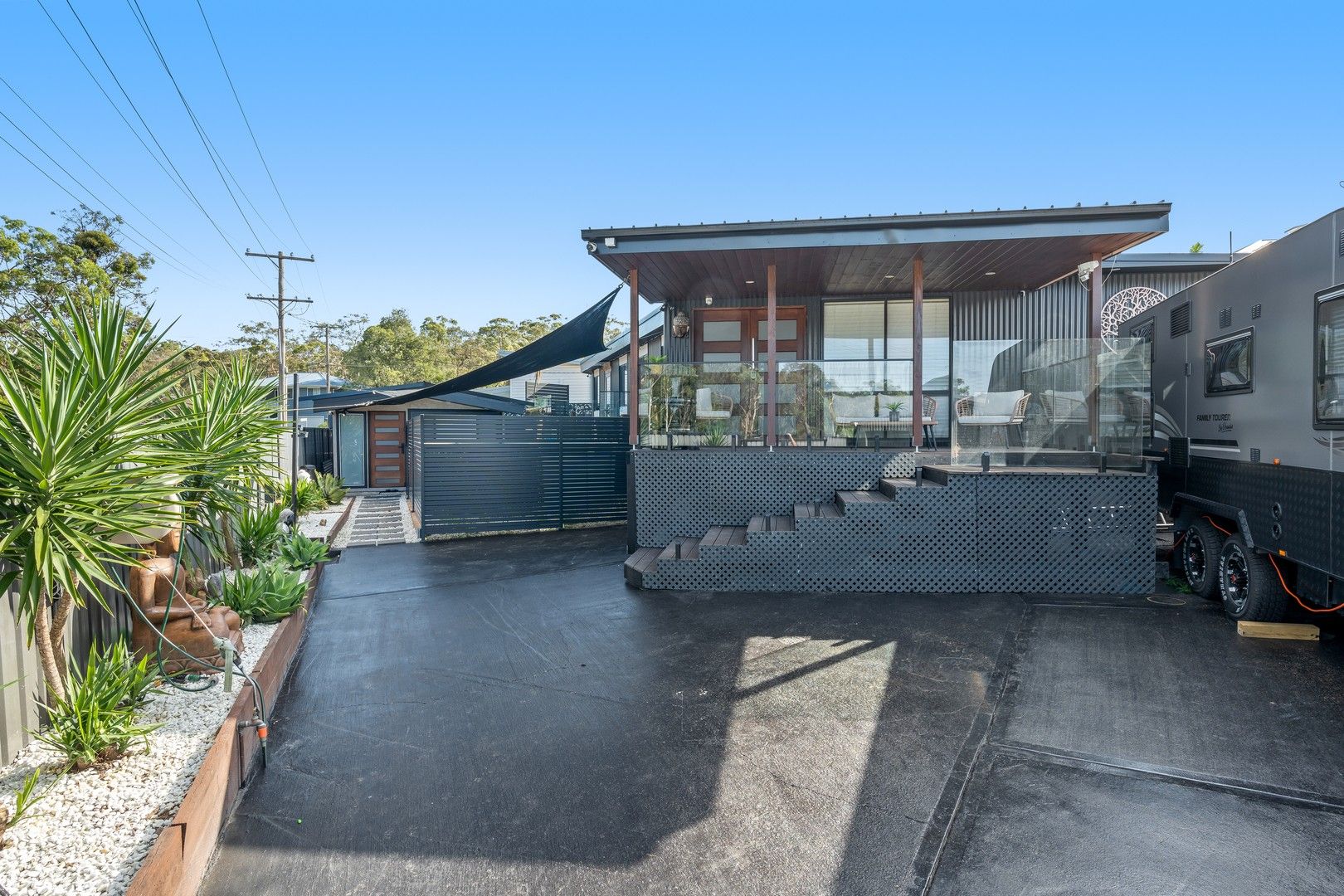 5 bedrooms House in 13 Illawong Road SUMMERLAND POINT NSW, 2259