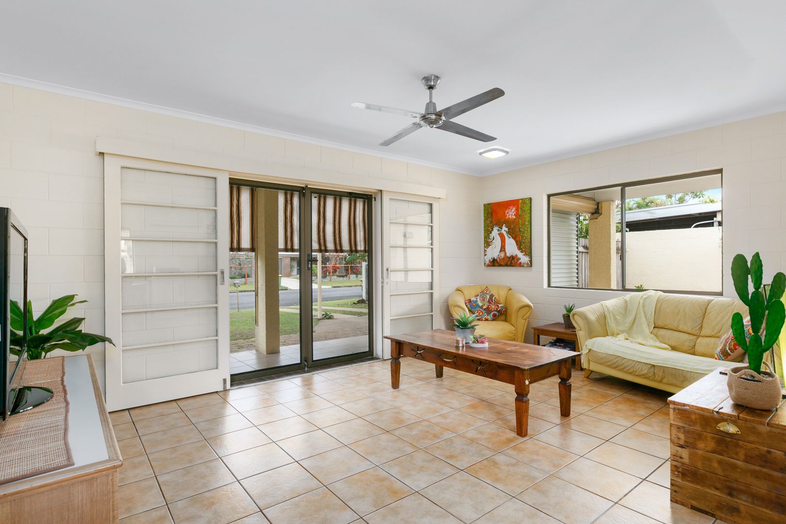 32 Oak Street, Holloways Beach QLD 4878, Image 2