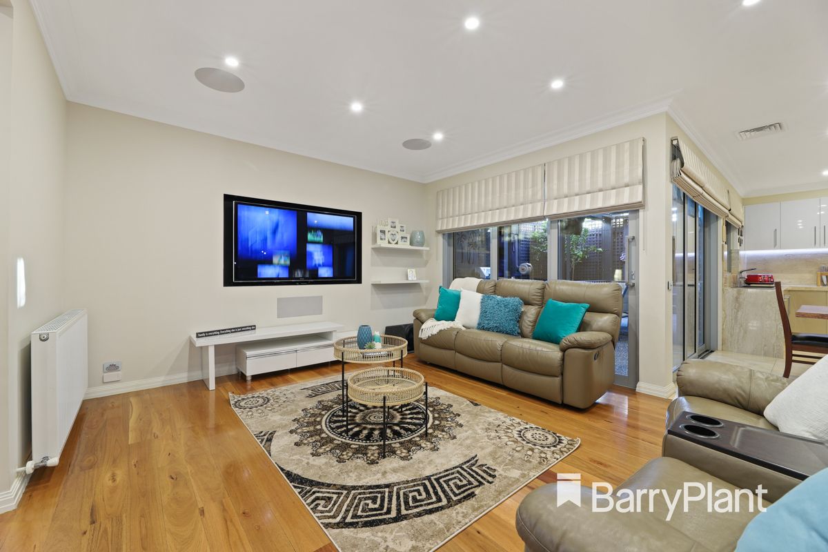 1/3 Giselle Avenue, Wantirna South VIC 3152, Image 2