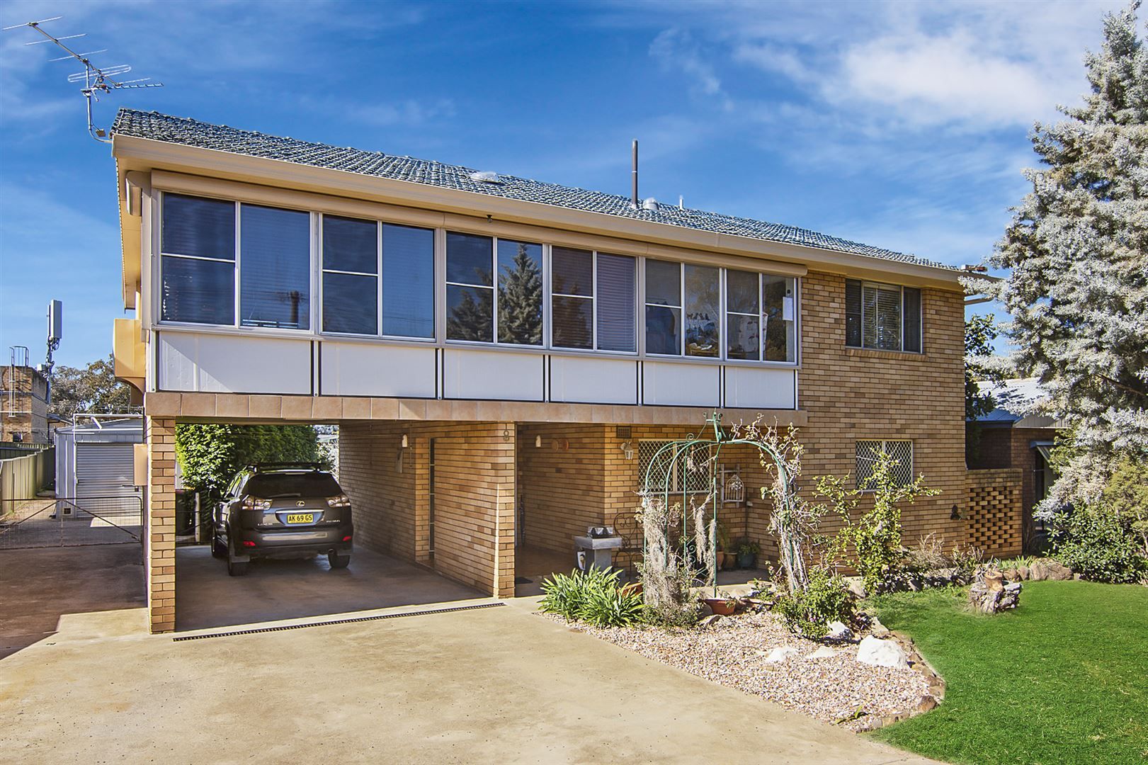 8 Diane Street, South Tamworth NSW 2340, Image 0