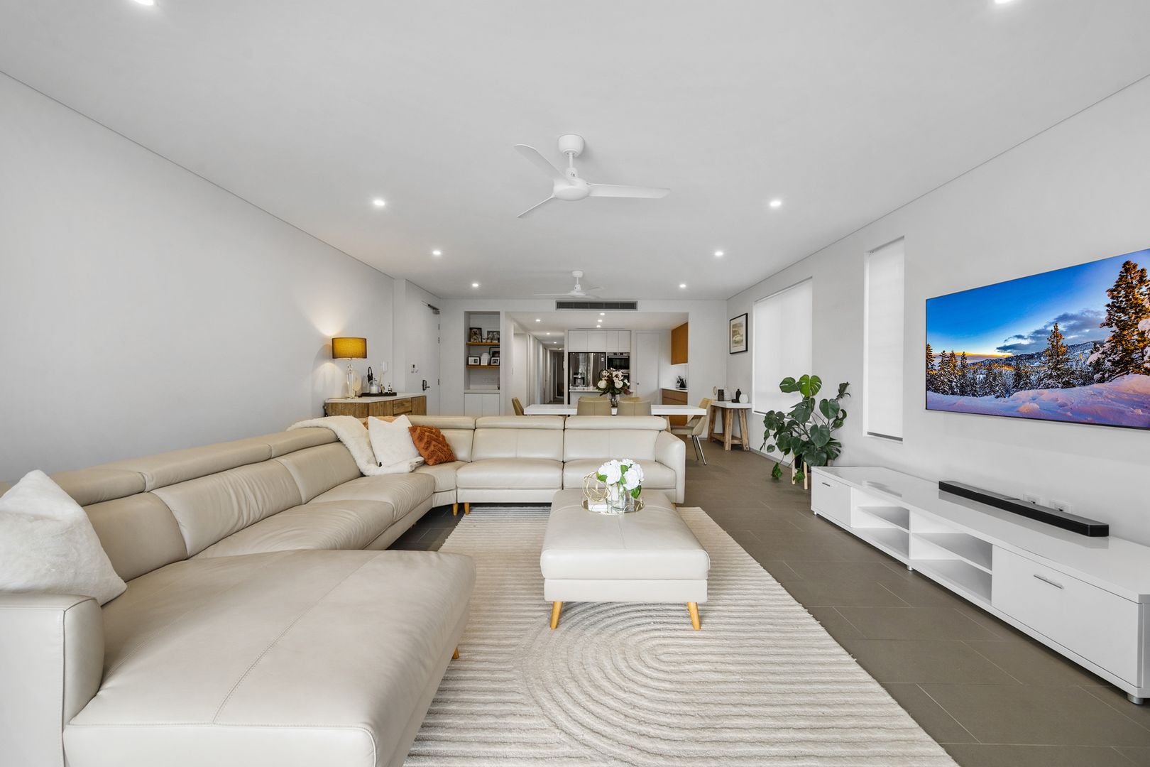 2/62 The Strand, North Ward QLD 4810, Image 2