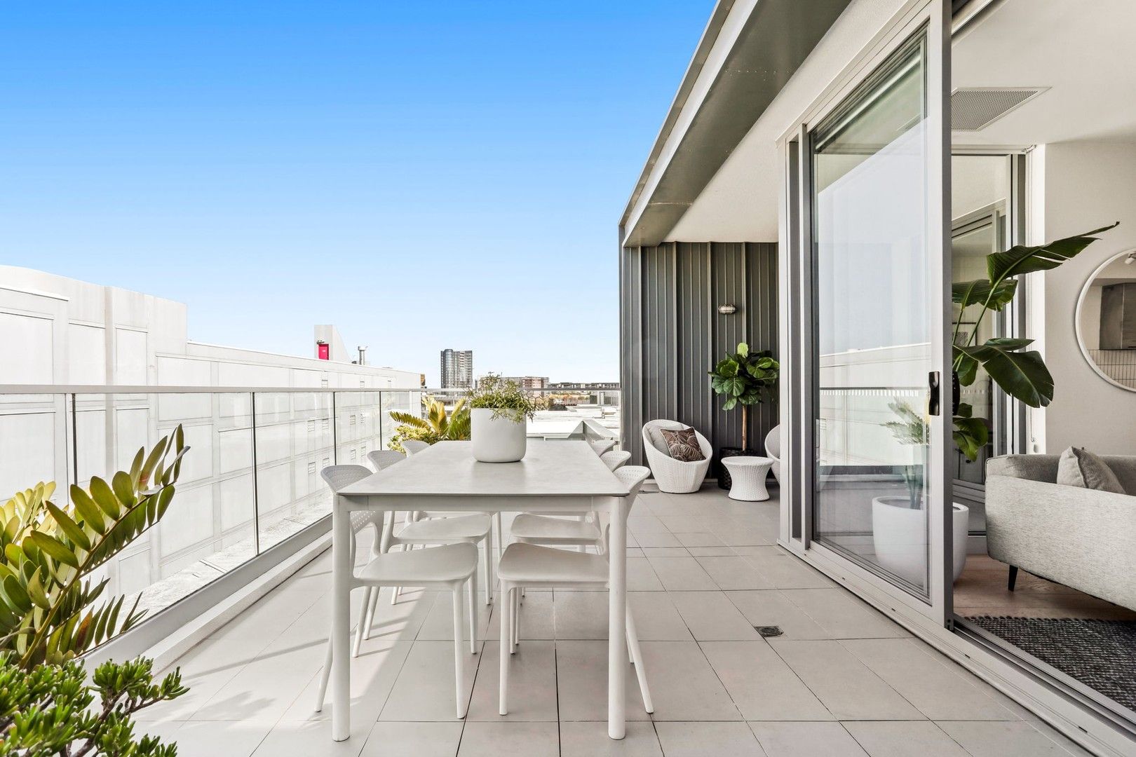 1 bedrooms Apartment / Unit / Flat in B615/810-822 Elizabeth Street WATERLOO NSW, 2017