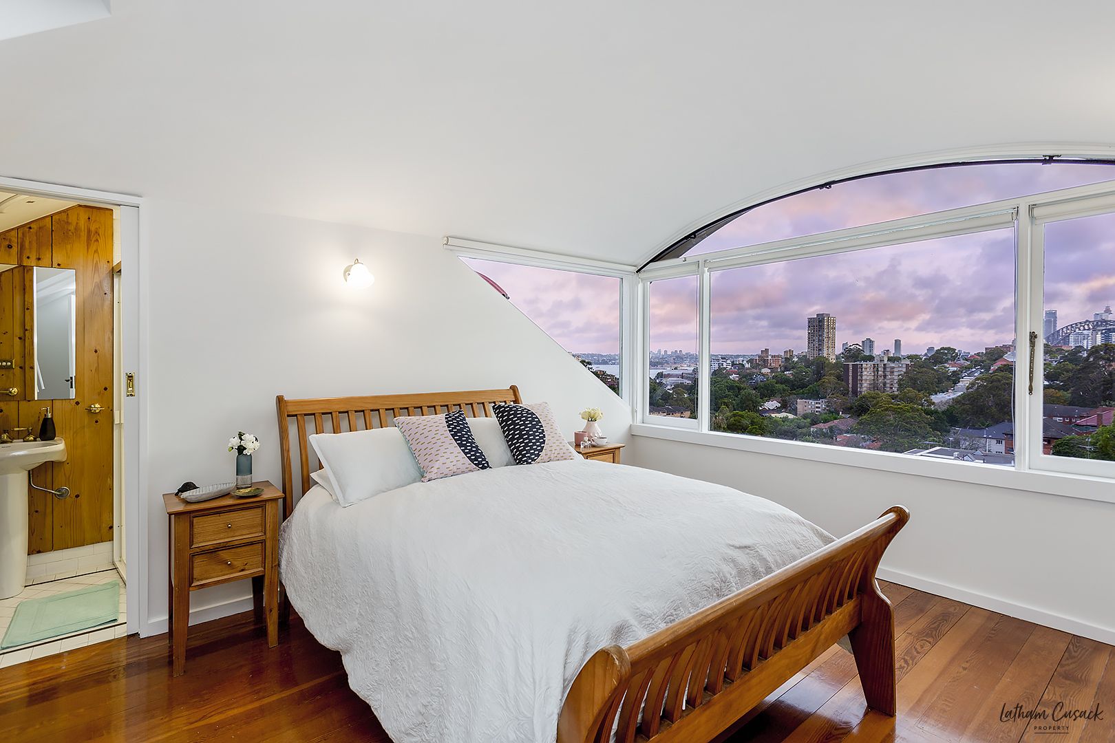 2 bedrooms Apartment / Unit / Flat in 4/2 Eaton Street NEUTRAL BAY NSW, 2089