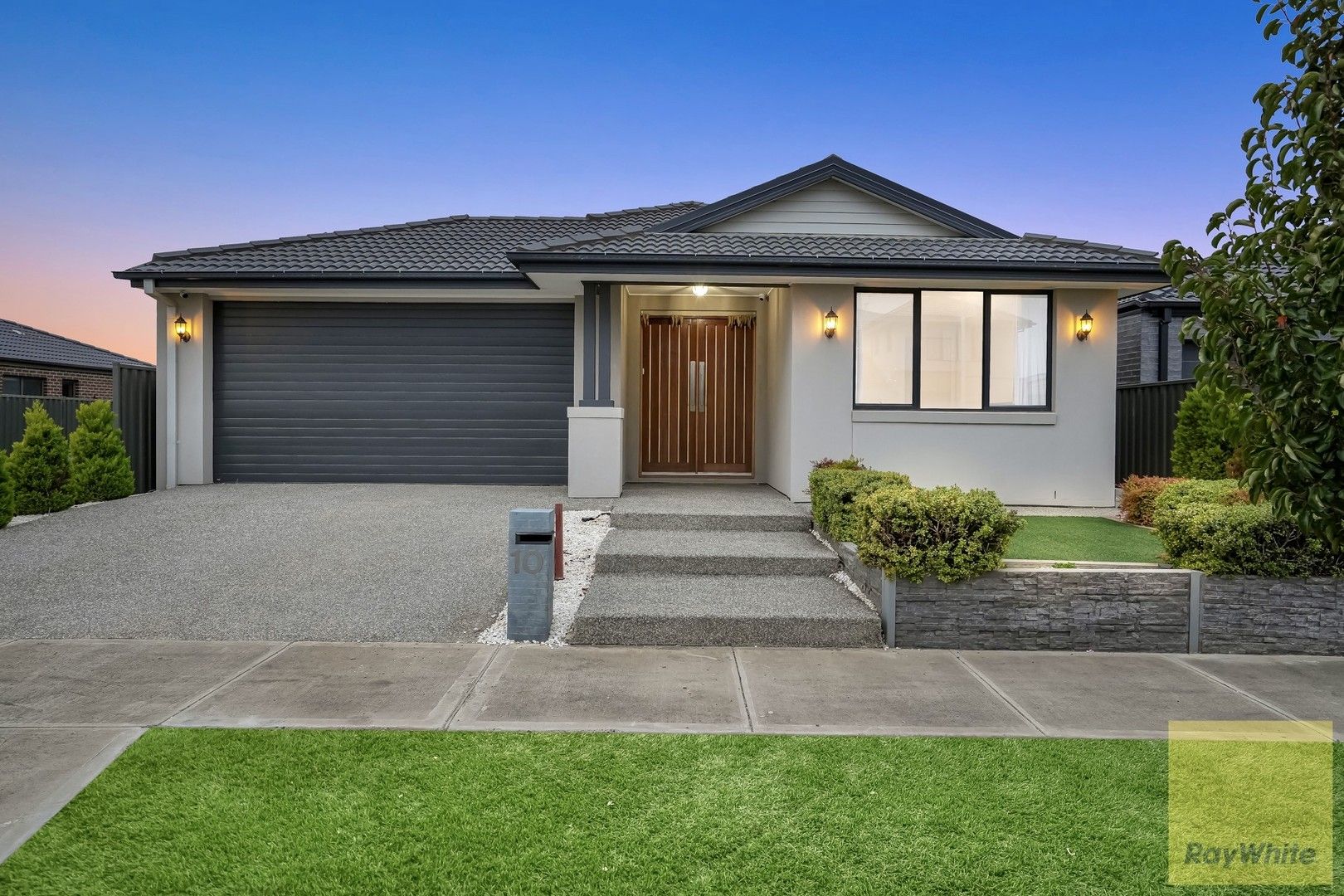 3 bedrooms House in 10 Manda Circuit TARNEIT VIC, 3029