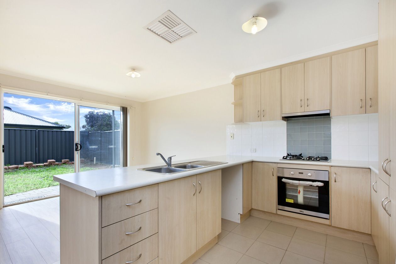 10 Lonsdale Crescent, Andrews Farm SA 5114, Image 2