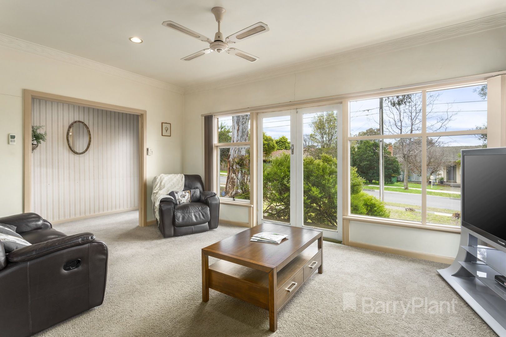 2 Walpole Court, Watsonia VIC 3087, Image 2