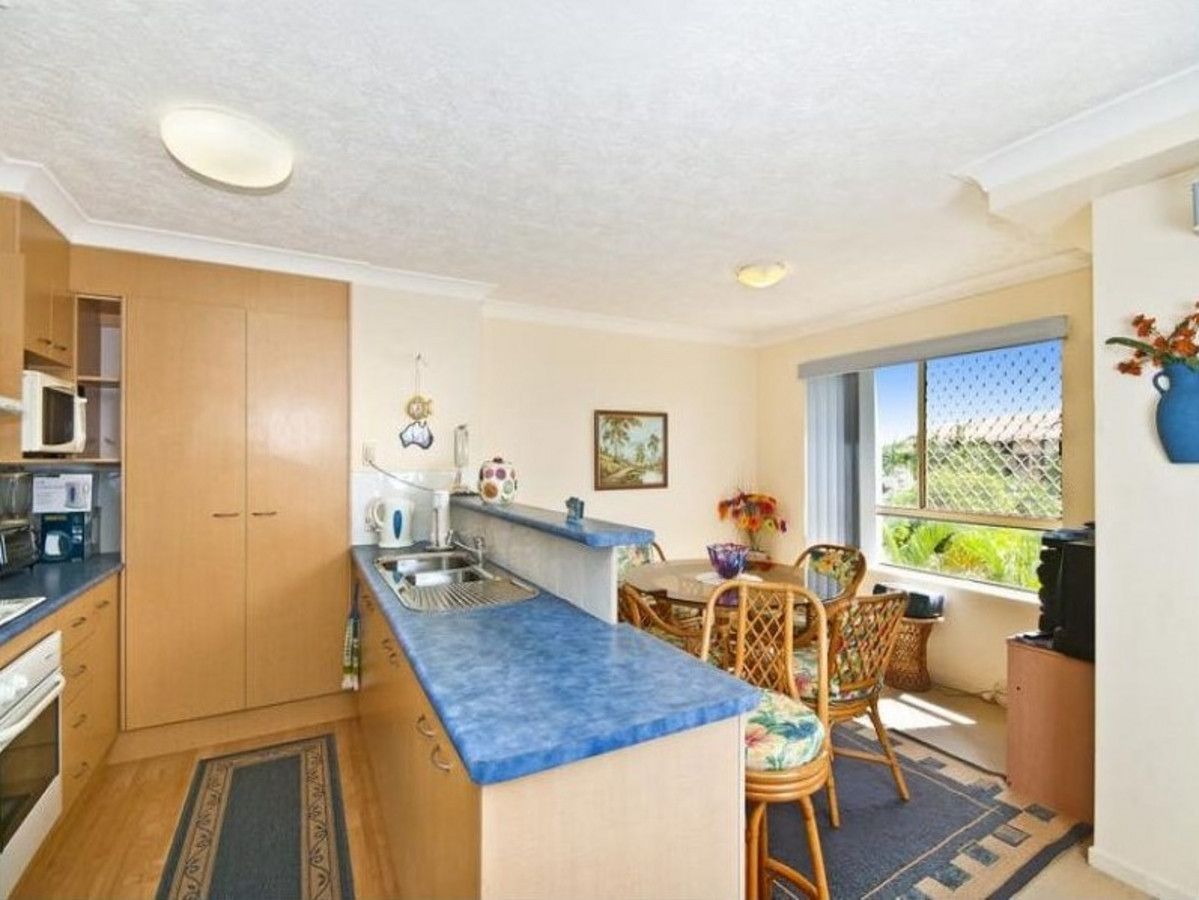 2 bedrooms Apartment / Unit / Flat in 5/2-4 Mountain View Avenue MIAMI QLD, 4220