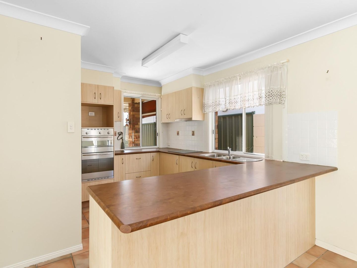 28 Arthur Street, Mermaid Beach QLD 4218, Image 2