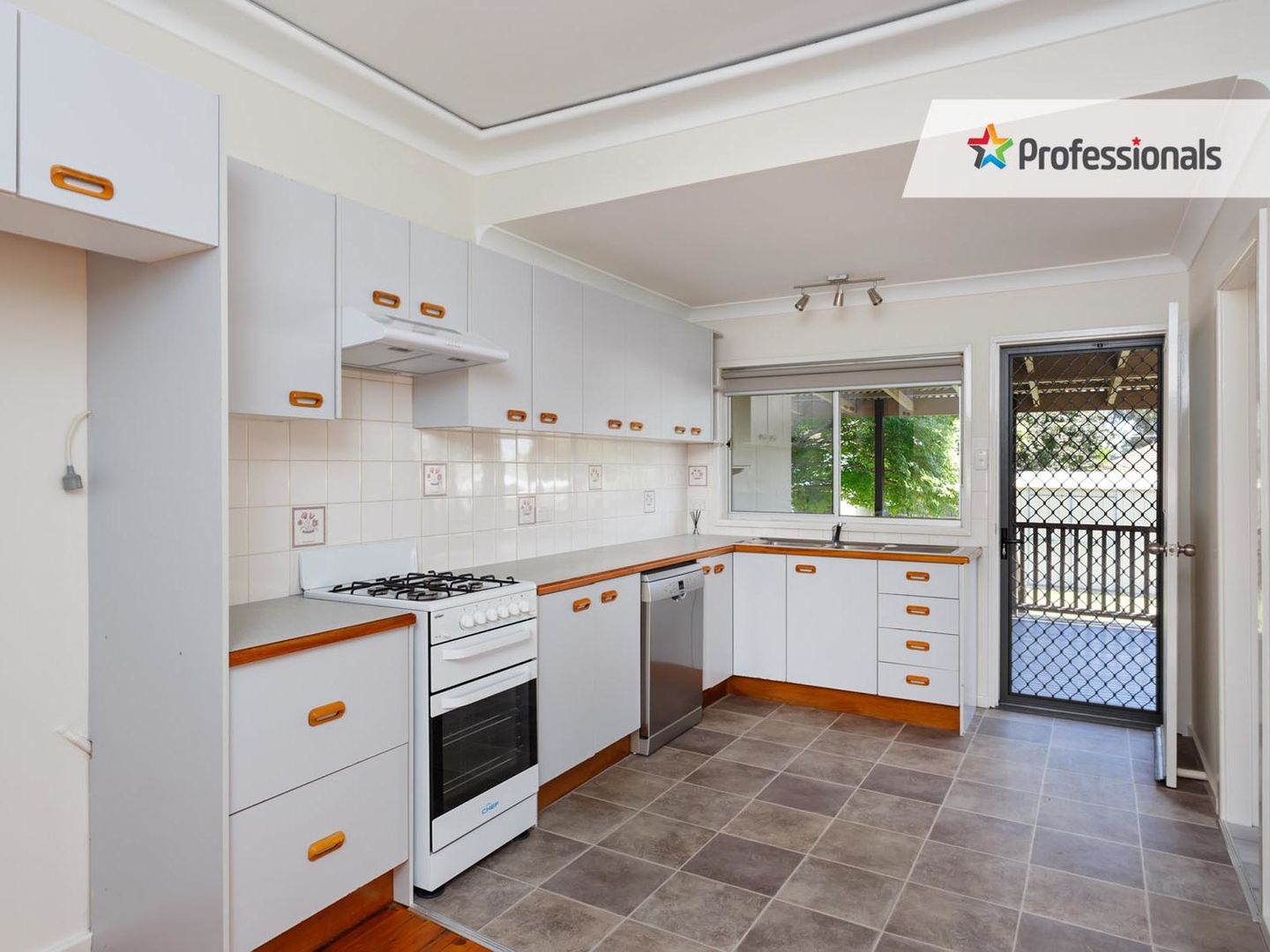 4 Tucker Street, Turvey Park NSW 2650, Image 2