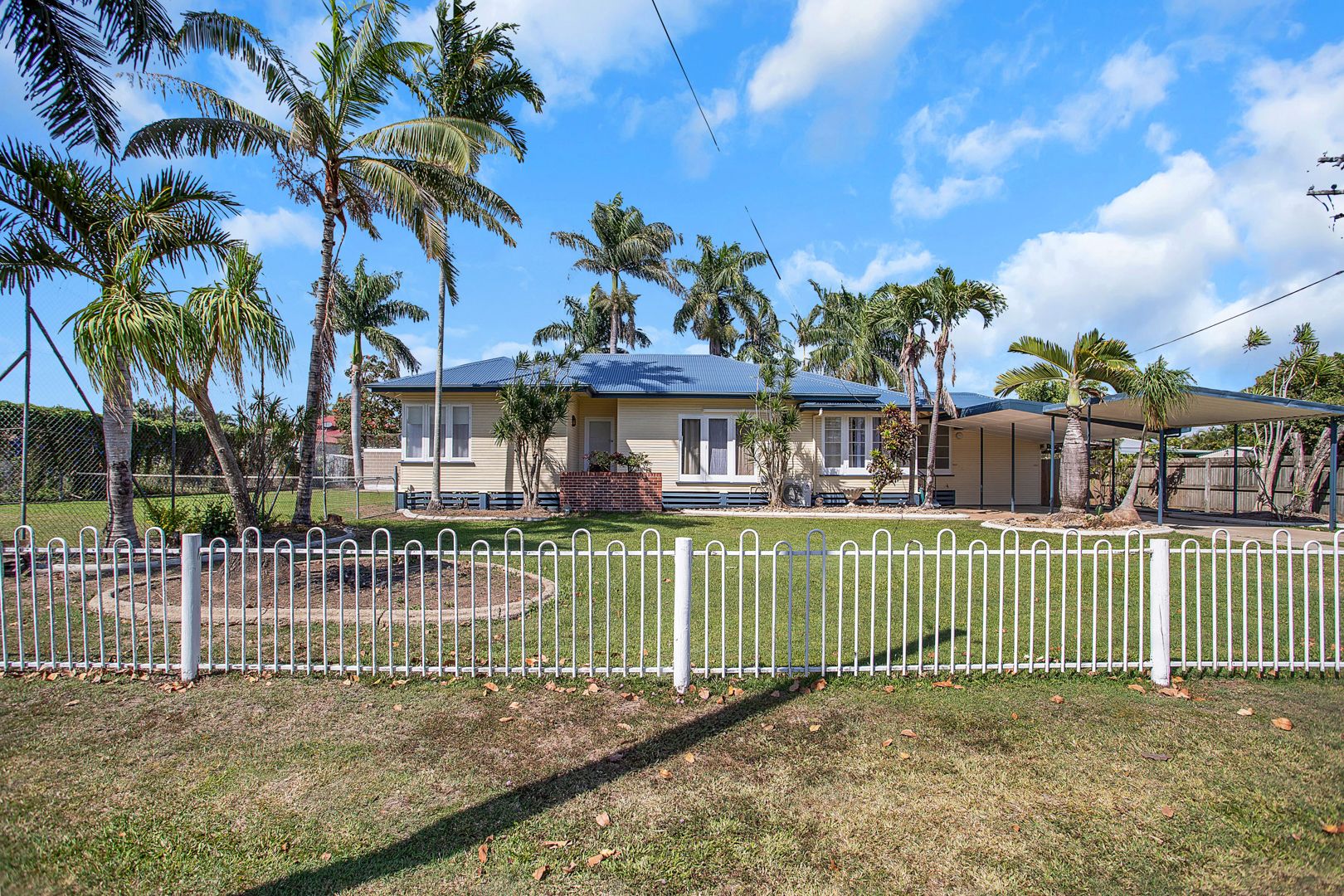 5 bedrooms House in 19 Ferguson Street WEST MACKAY QLD, 4740