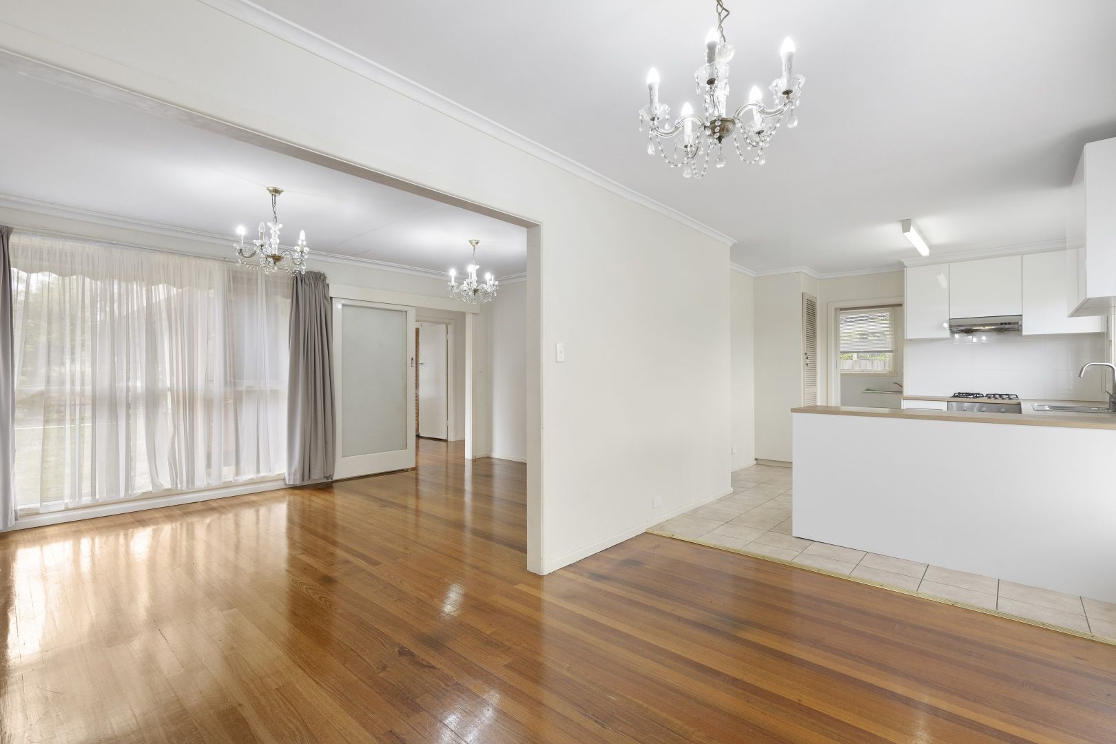 698 Ferntree Gully Road, Wheelers Hill VIC 3150 House For Rent 550