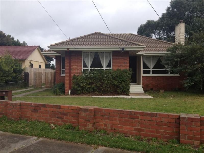 33 Pine Street, Frankston North VIC 3200