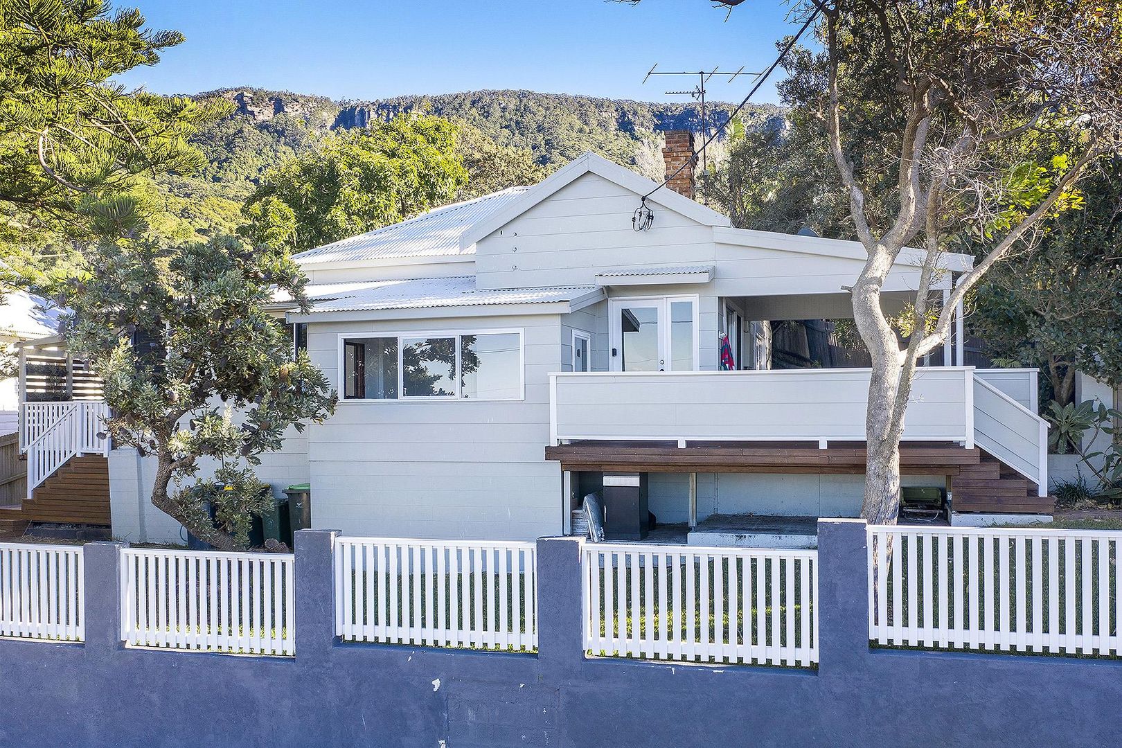 716718 Lawrence Hargrave Drive, Coledale NSW 2515 House For Sale