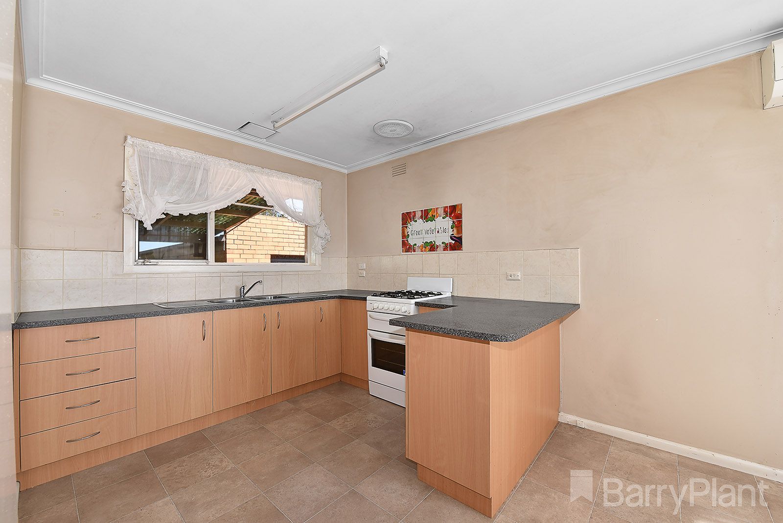 195 Broadhurst Avenue, Reservoir VIC 3073, Image 2