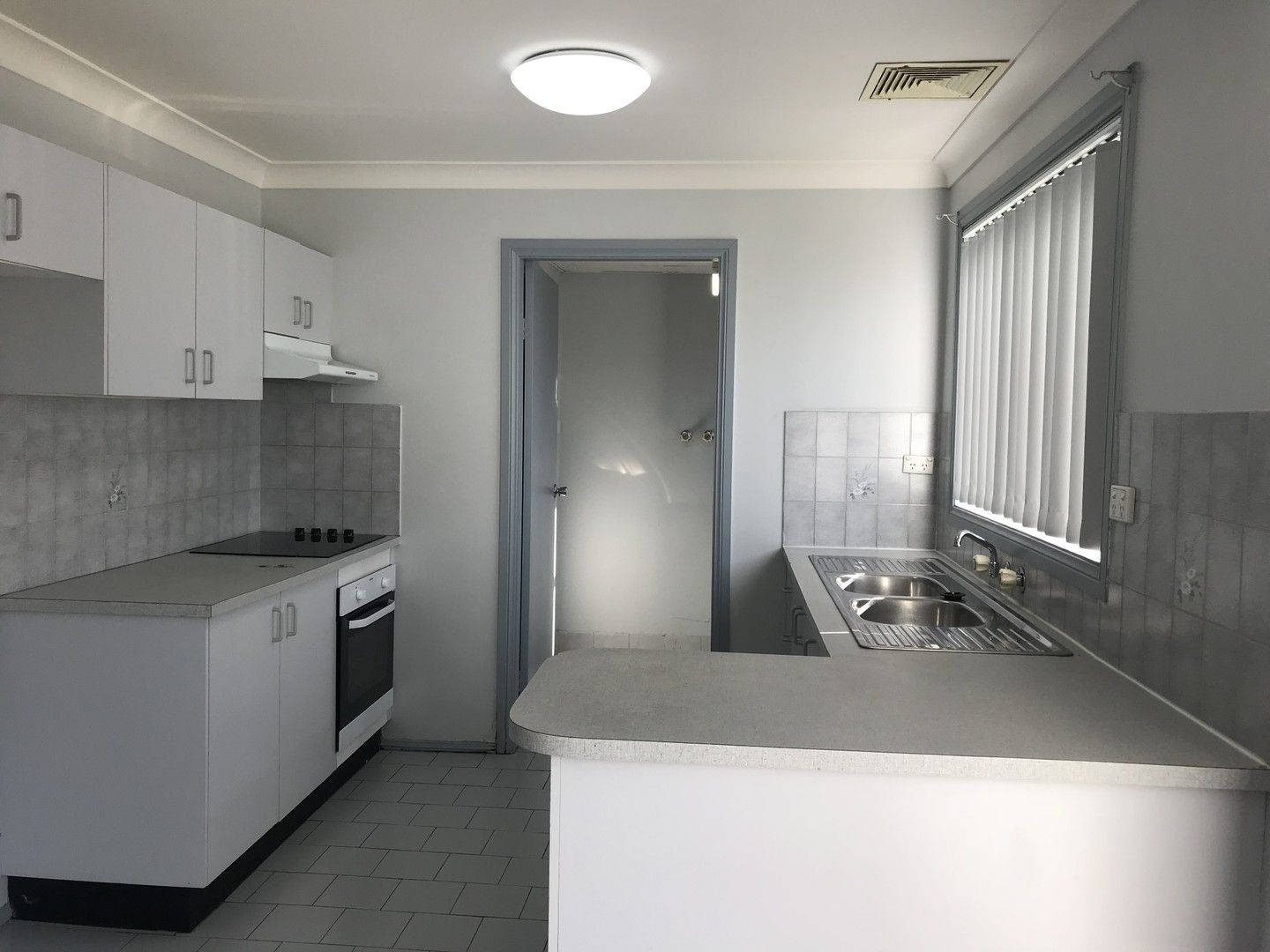 2 bedrooms Townhouse in 4/8 Wickfield Circuit AMBARVALE NSW, 2560