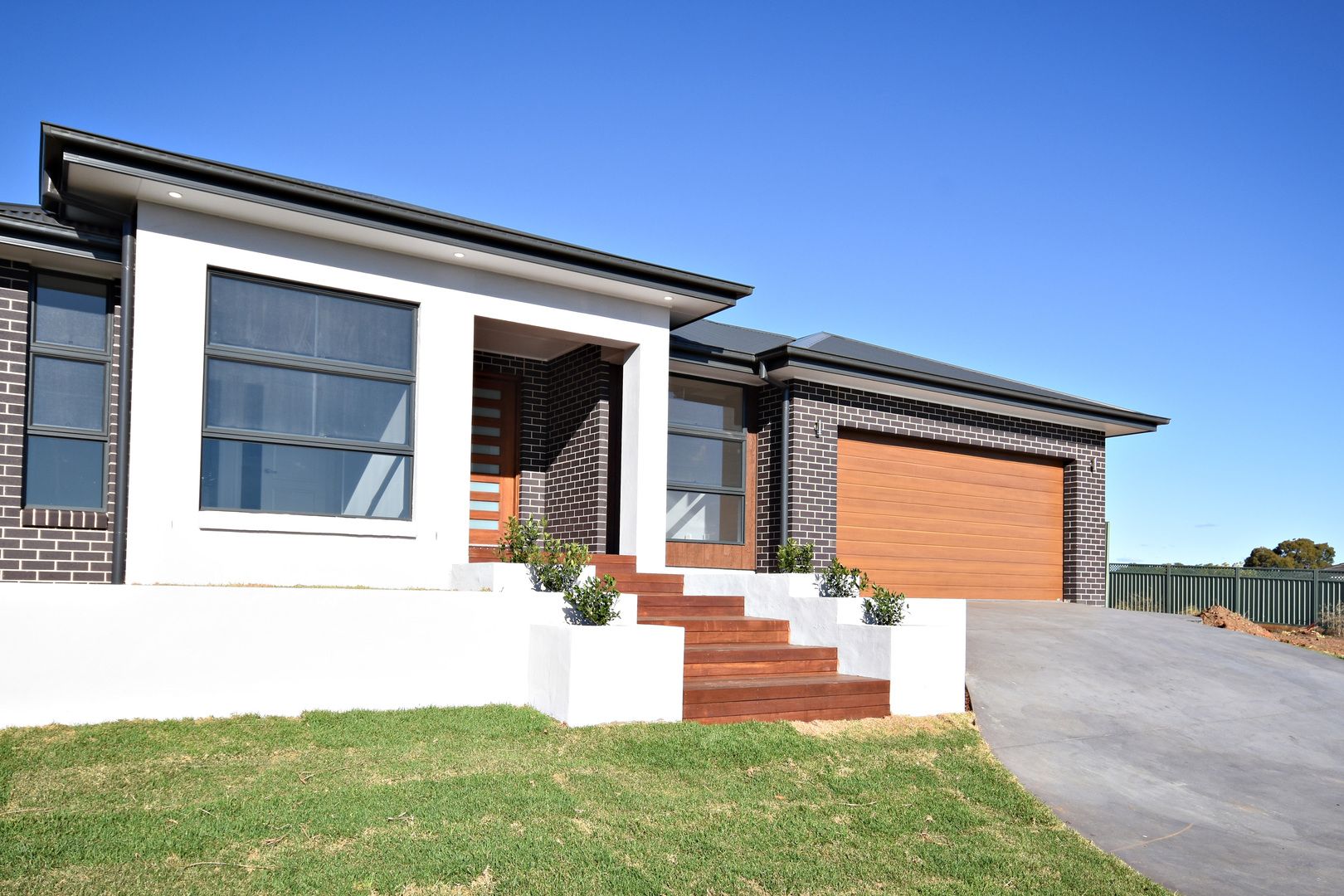 5 bedrooms House in 17 Pelagic Court DUBBO NSW, 2830