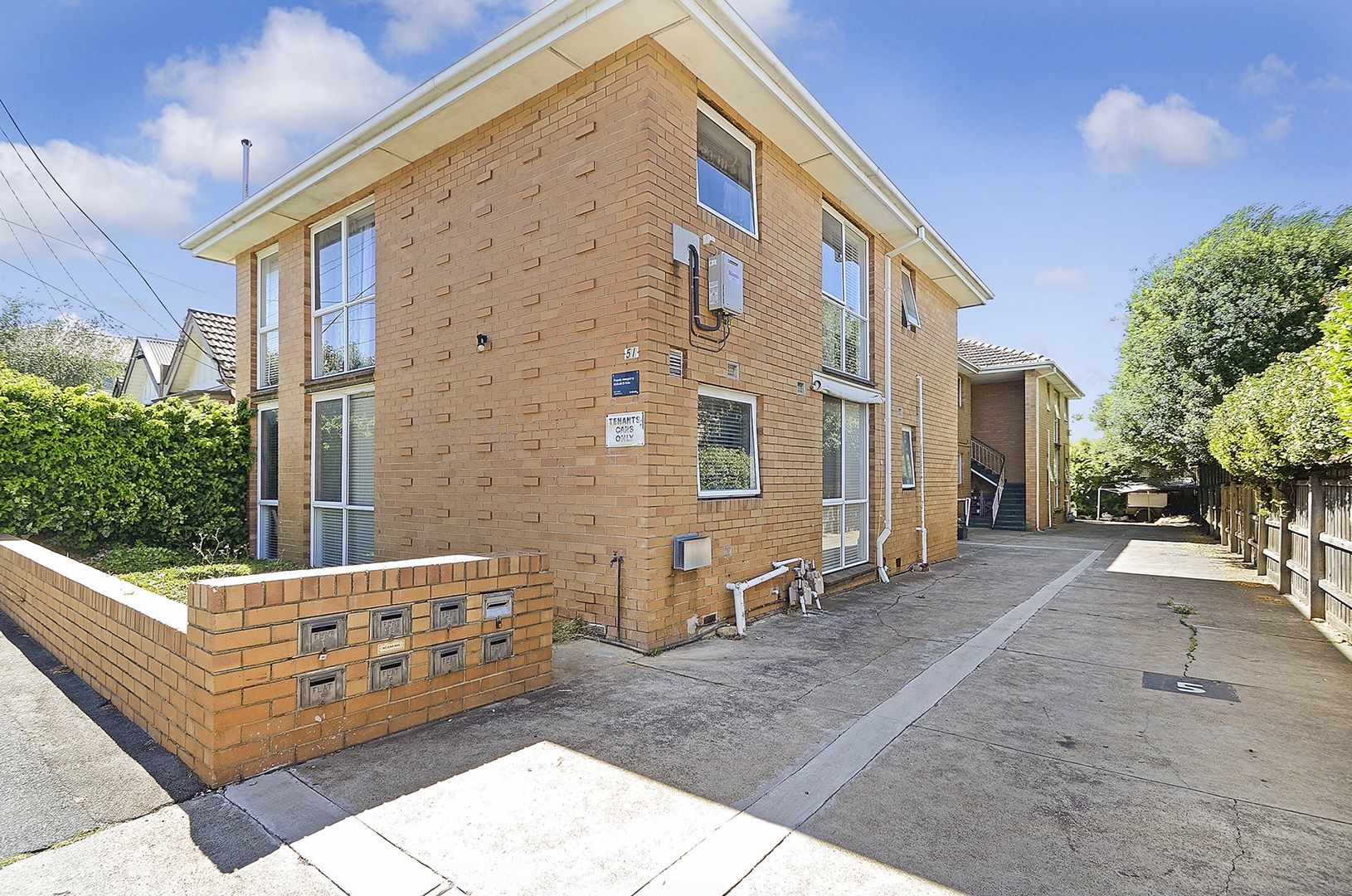 1 bedrooms Apartment / Unit / Flat in 2/51 Byron Street ELWOOD VIC, 3184