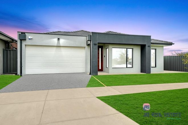 Picture of 37 Greenpoint Drive, ROCKBANK VIC 3335