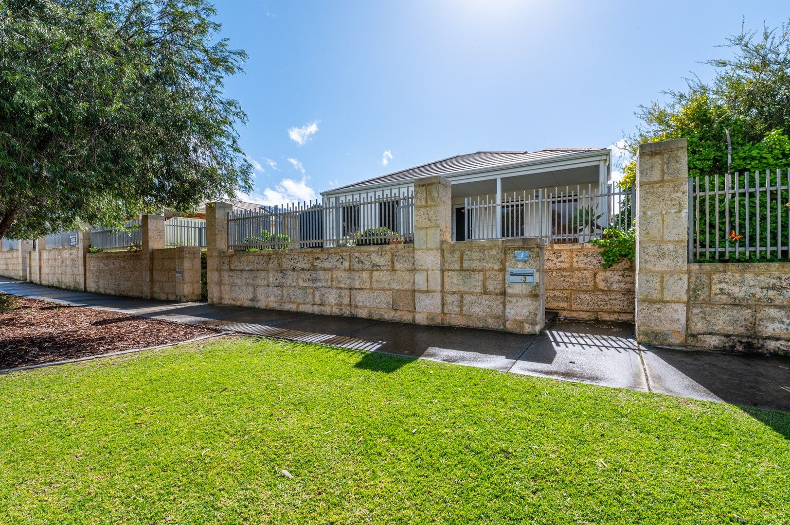 3 bedrooms House in 3 Windy Lane YANCHEP WA, 6035