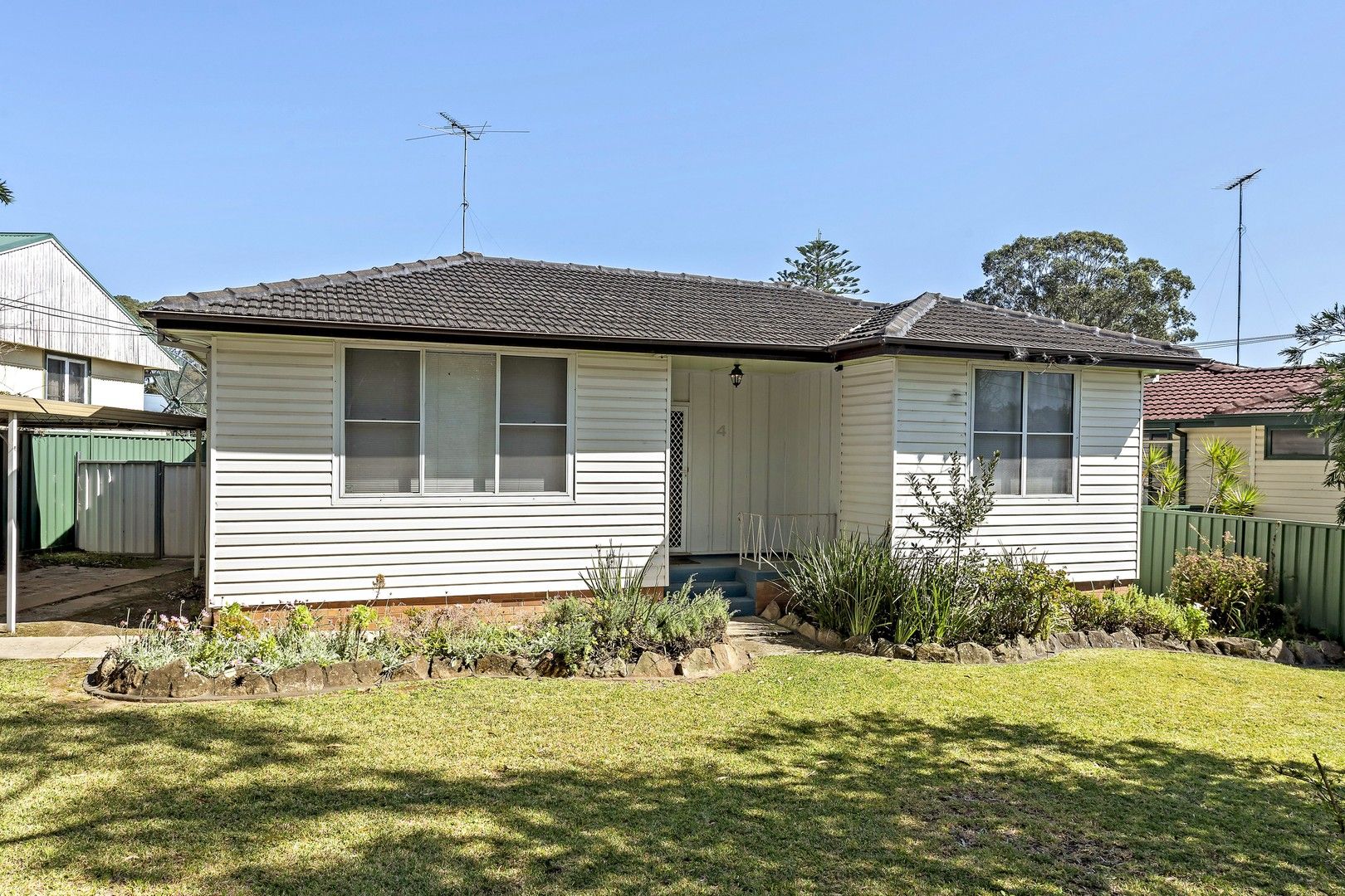 3 bedrooms House in 4 Jopling Crescent LALOR PARK NSW, 2147