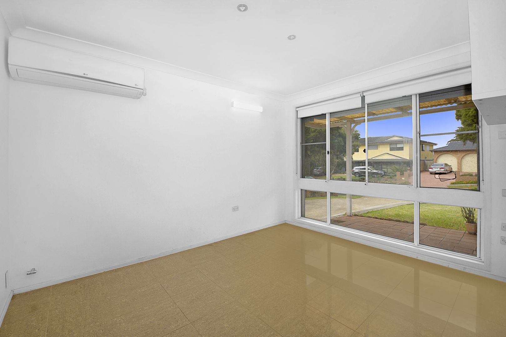 15 Glen Elgin Crescent, Edensor Park NSW 2176, Image 2