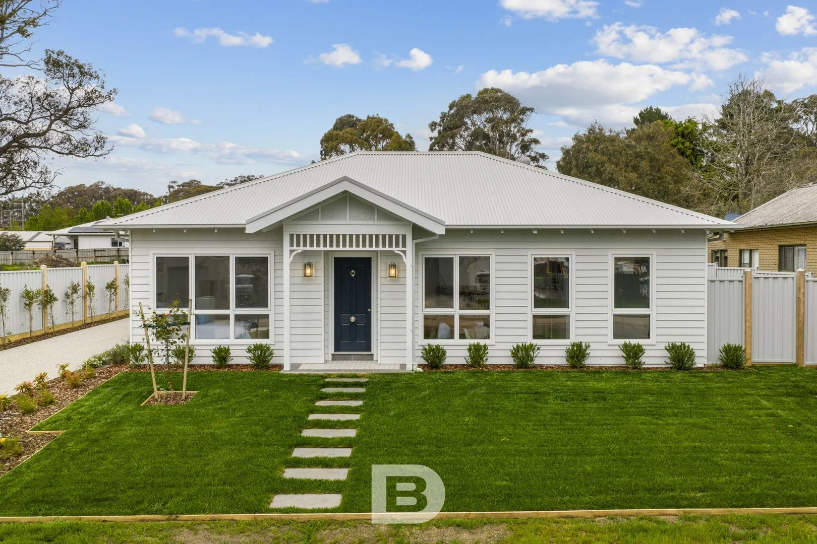 1/8 Ligar Street, Woodend VIC 3442