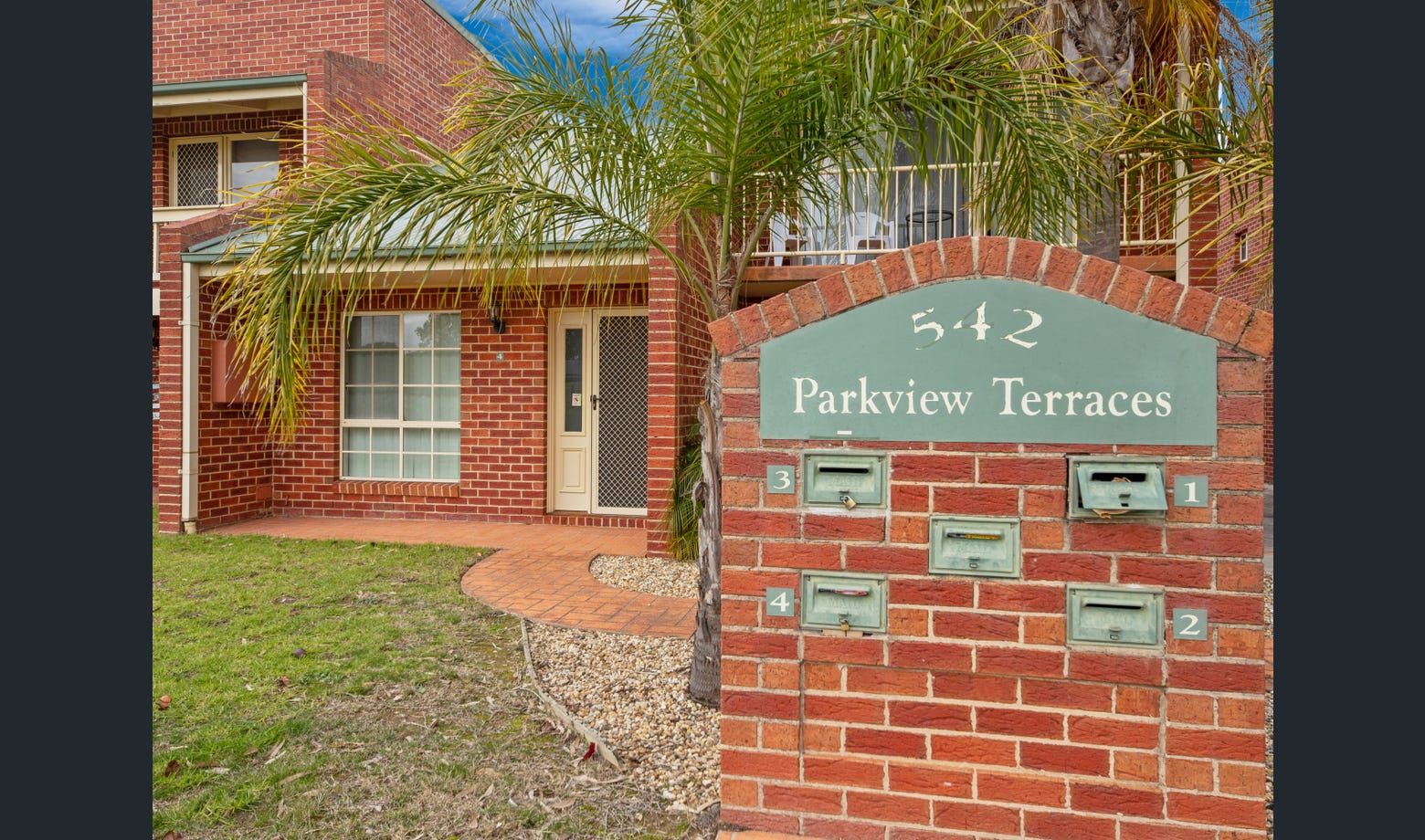 3 bedrooms Townhouse in 4/542 Kotthoff Street LAVINGTON NSW, 2641