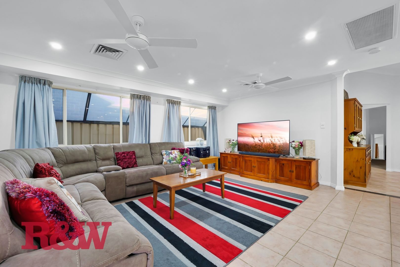 8 Wallis Crescent, Cecil Hills NSW 2171, Image 2