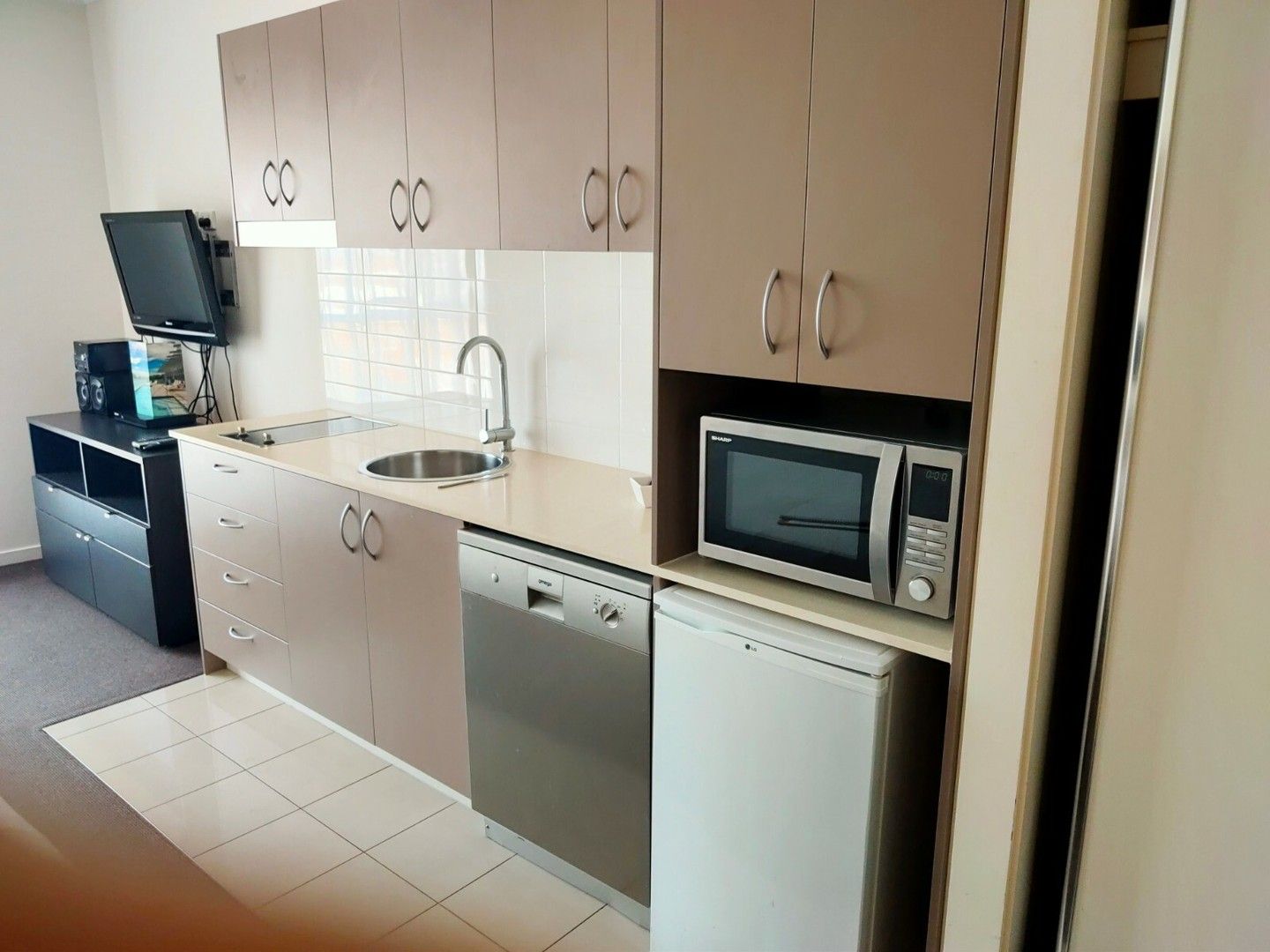 1 bedrooms Apartment / Unit / Flat in Unit 401B/11 Ellenborough St WOODEND QLD, 4305