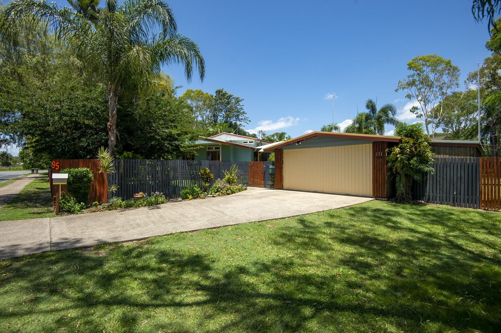 4 bedrooms House in 95 Andergrove Road ANDERGROVE QLD, 4740
