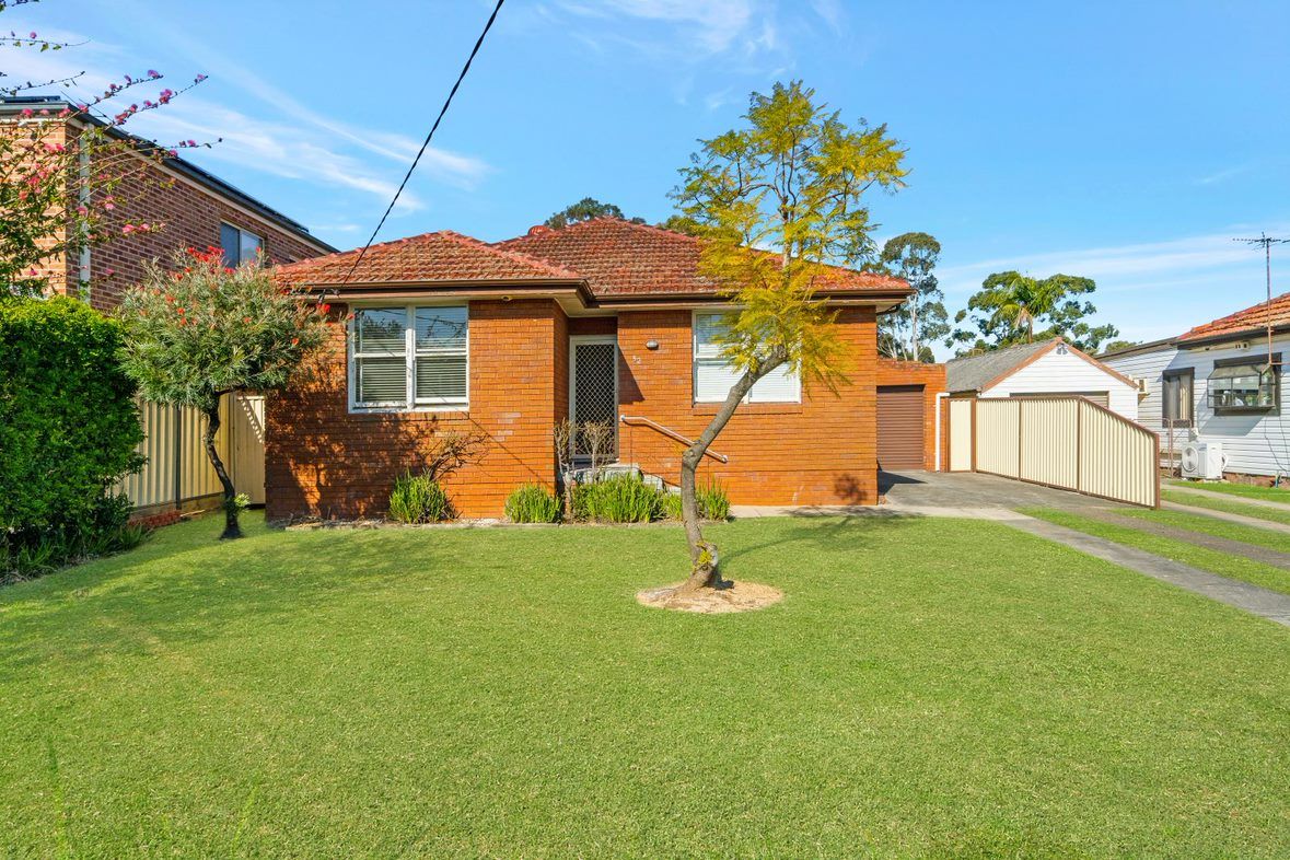 4 bedrooms House in 32 NORMAN STREET MERRYLANDS NSW, 2160