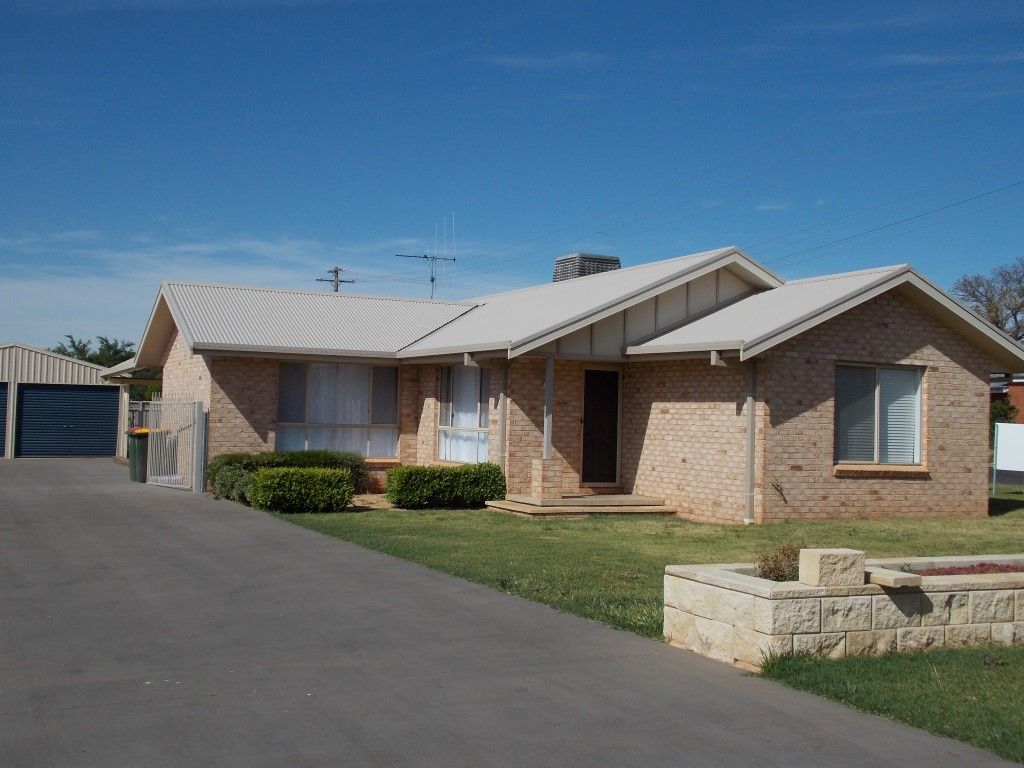 2 Noonan Street, Parkes NSW 2870