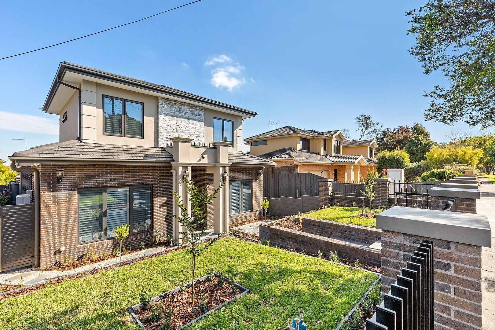 4 bedrooms Townhouse in 1/8 Neville Street BOX HILL SOUTH VIC, 3128