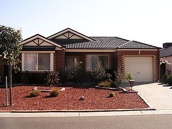 3 bedrooms House in 12 Wyperfeld Circuit CAROLINE SPRINGS VIC, 3023