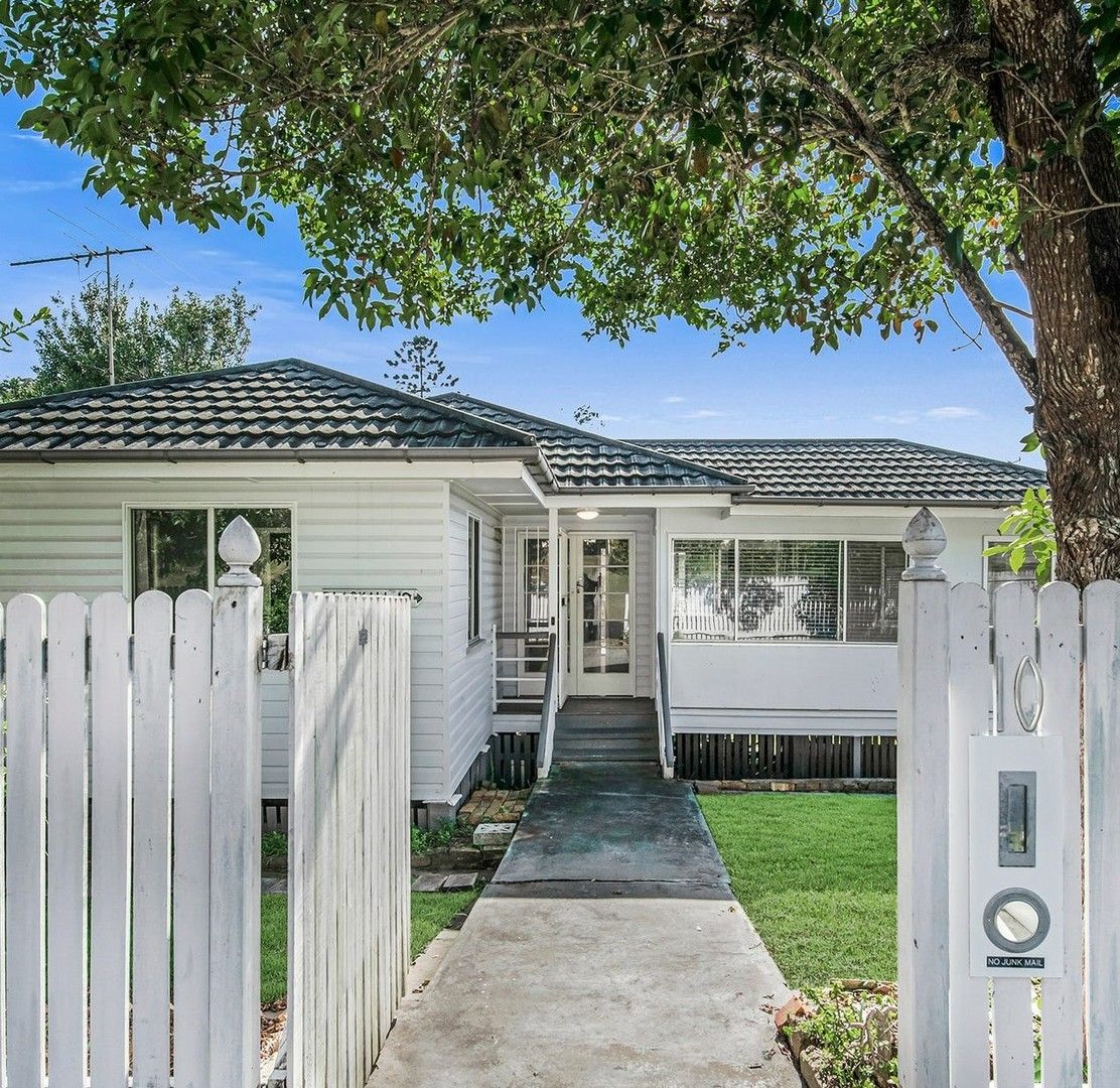 3 bedrooms House in 4 Topaz Street HOLLAND PARK QLD, 4121