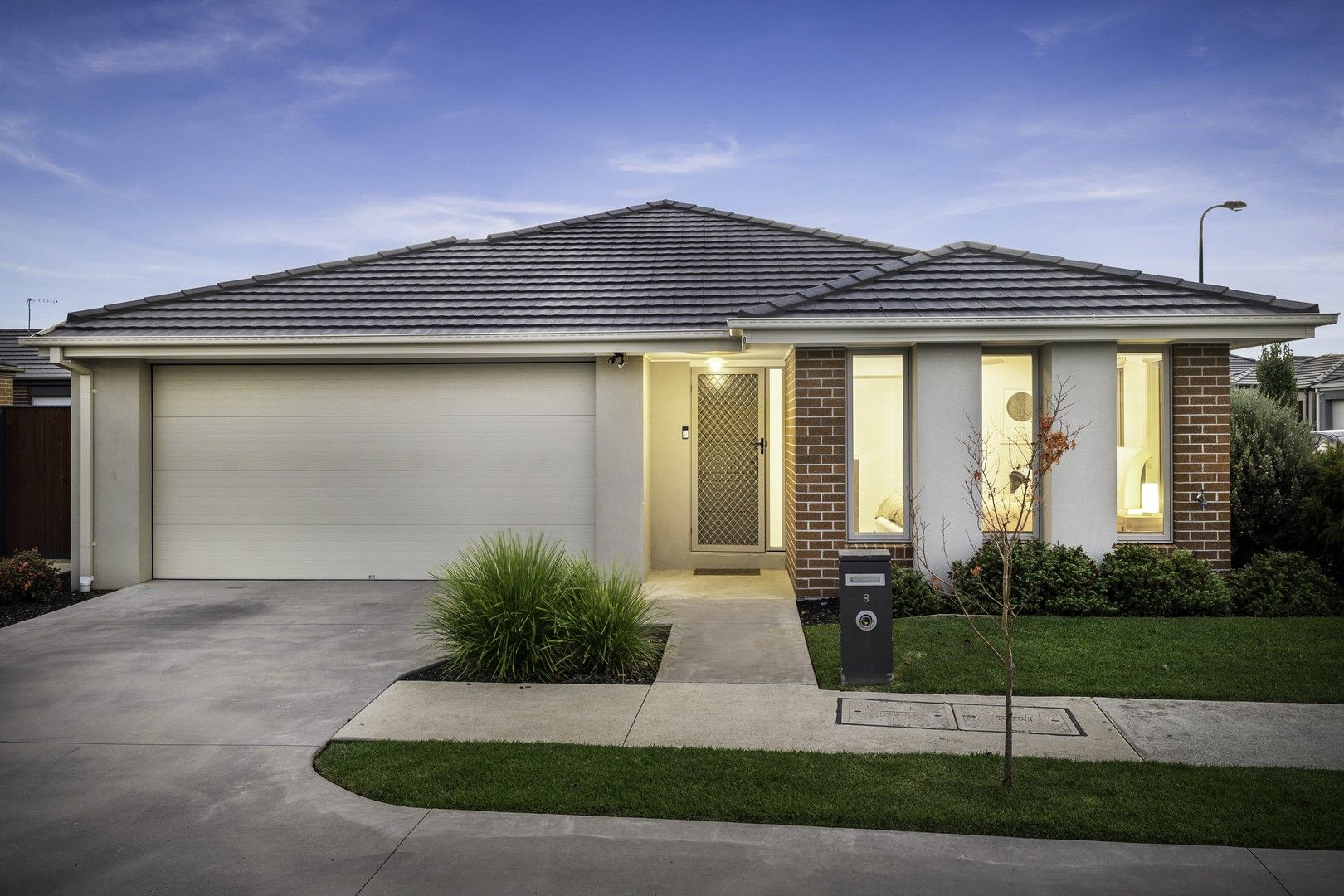 4 bedrooms House in 8 Manchester Boulevard OFFICER VIC, 3809