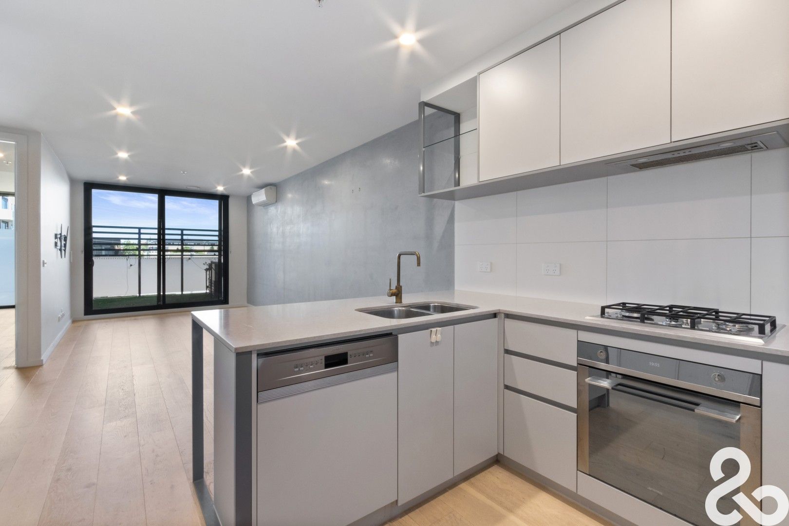 2 bedrooms Apartment / Unit / Flat in 211/5 Beavers Road NORTHCOTE VIC, 3070