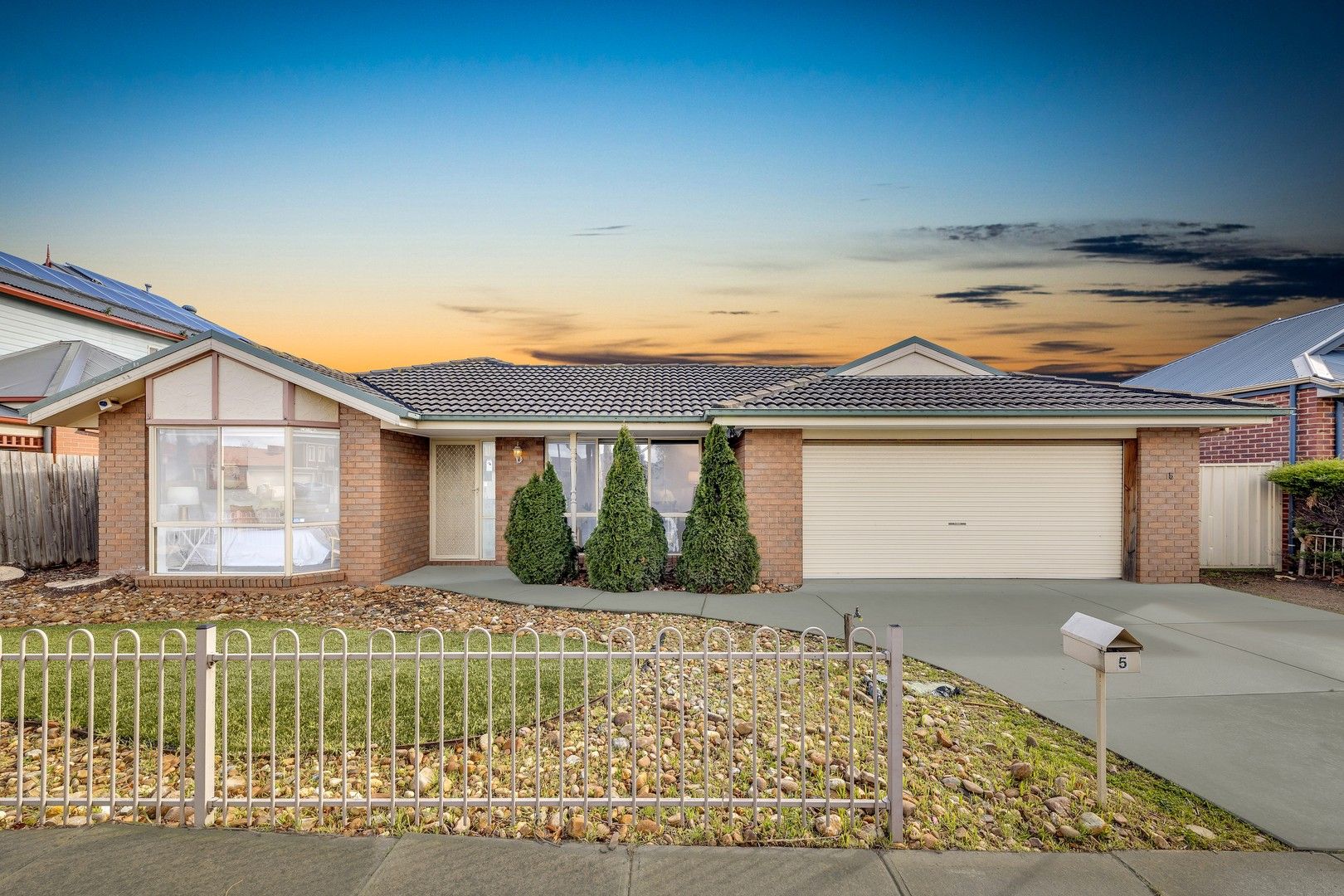 3 bedrooms House in 5 Lancaster Drive POINT COOK VIC, 3030