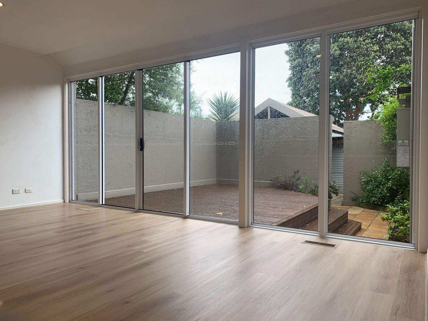 3 bedrooms House in 27 Davies Street PORT MELBOURNE VIC, 3207