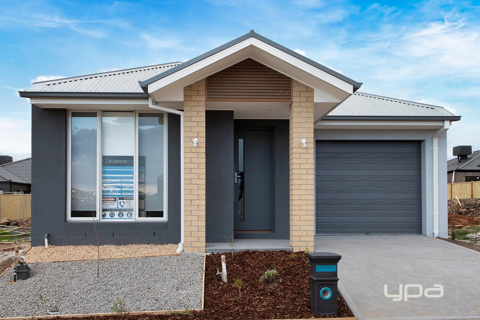 4 bedrooms House in 28 Basin Street FRASER RISE VIC, 3336