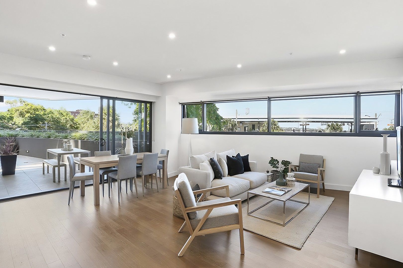 2 bedrooms Apartment / Unit / Flat in 310/80 Alfred Street South Street MILSONS POINT NSW, 2061