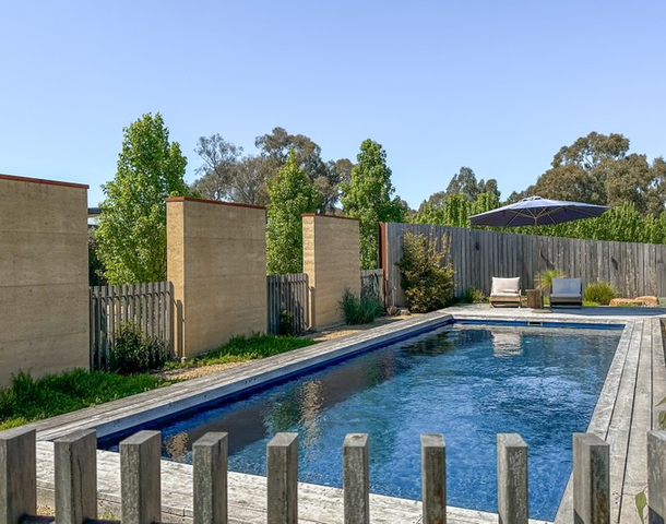 16 Saddle Court, Mansfield VIC 3722