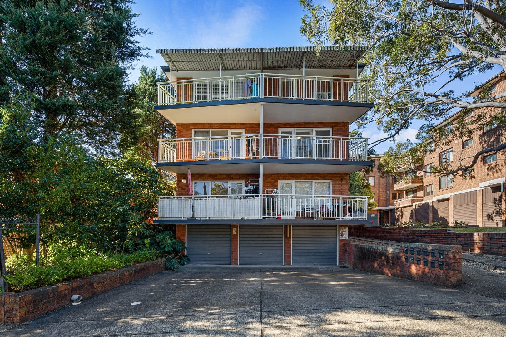 2 bedrooms Apartment / Unit / Flat in 4/6 St Georges Road PENSHURST NSW, 2222