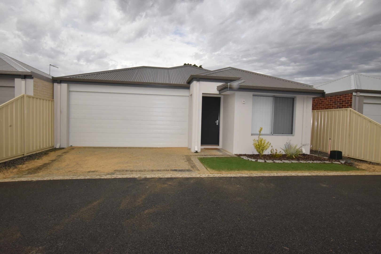 4 bedrooms Villa in U4/37 Virginia Way MADDINGTON WA, 6109