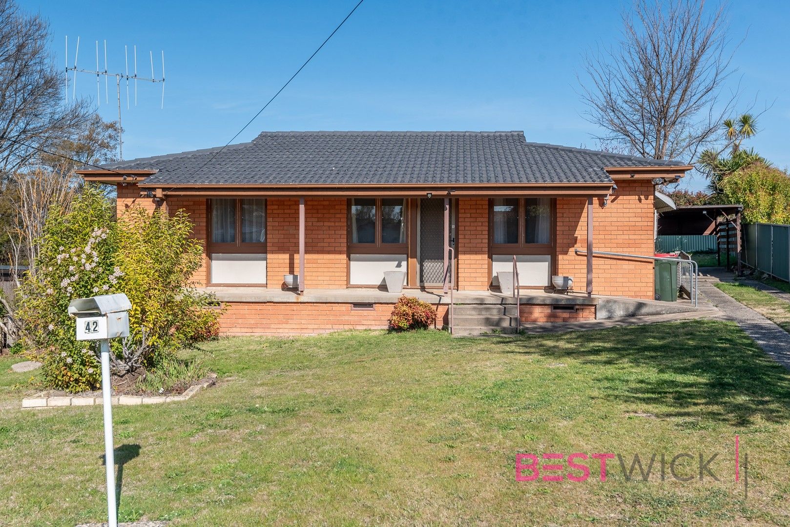 3 bedrooms House in 42 Currawong Street SOUTH BATHURST NSW, 2795
