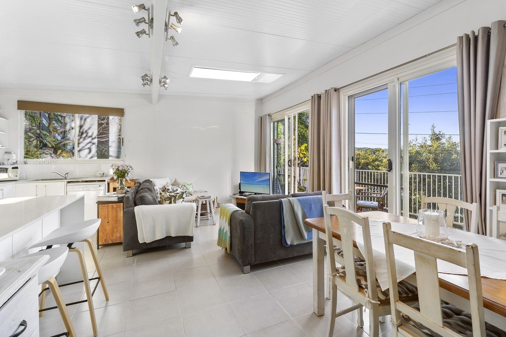 2 bedrooms Semi-Detached in 34A Bolwarra Road ELANORA HEIGHTS NSW, 2101