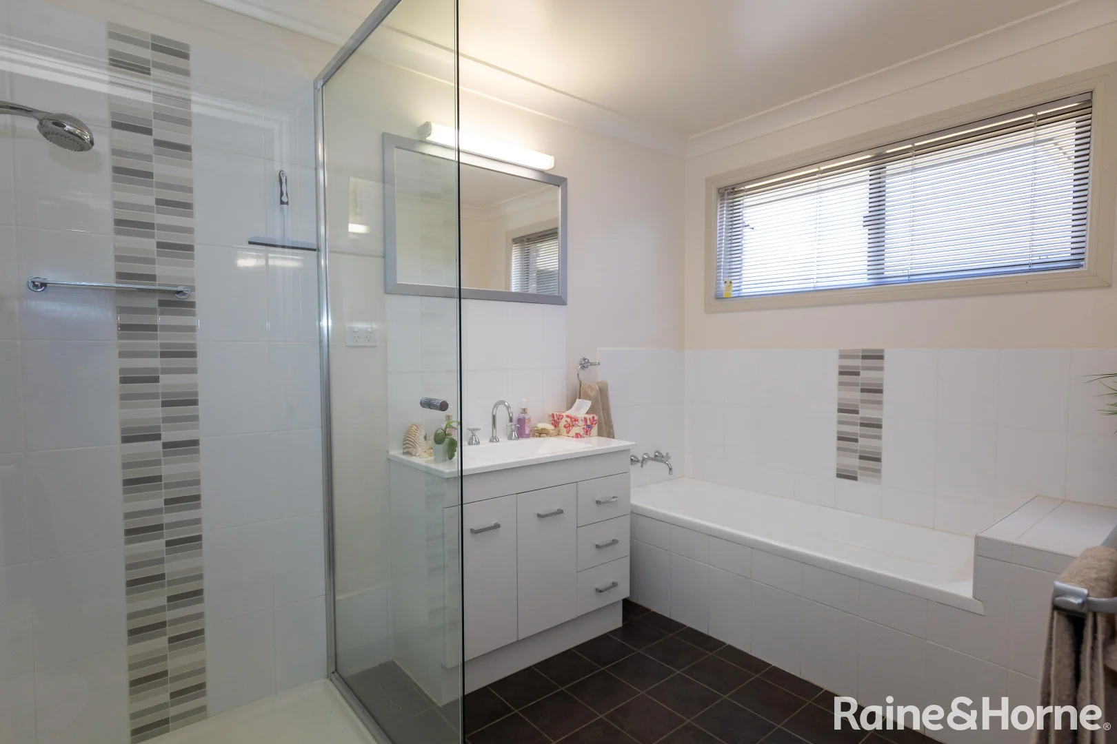 Additional image 12 of 86 Lake Inverell Drive, Inverell NSW 2360