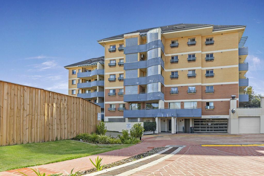 3 bedrooms Apartment / Unit / Flat in 13/98 Chandos Street ASHFIELD NSW, 2131