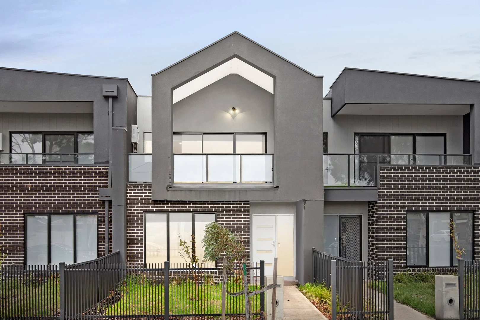 102 Mossfiel Drive, Hoppers Crossing VIC 3029