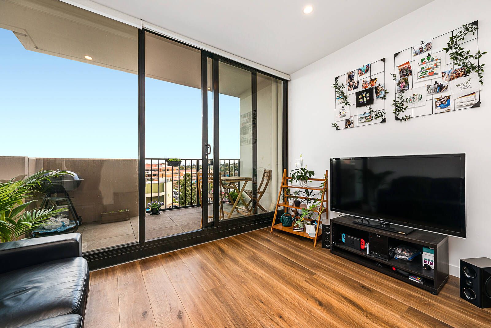 327/70 Batesford Road, Chadstone VIC 3148, Image 2